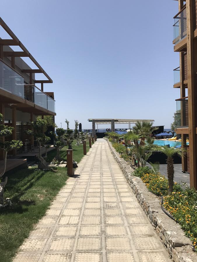 Privilege Beach Lardos